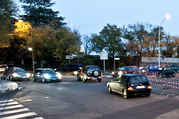 Viale Sardegna: motocarrozzella travolta da un'auto