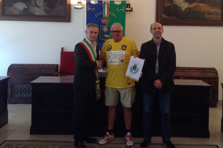 Alessandro Bellière a Nuoro: 81 anni e 4.600 chilometri a piedi