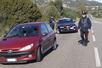 Giovane di Sarule senza patente e in stato di ebbrezza non si ferma all'alt dei Carabinieri: denunciato