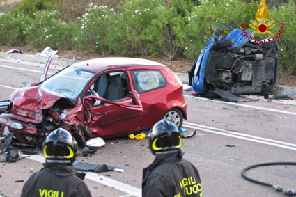 Pauroso scontro tra cinque auto lungo la SS 125: tredici feriti