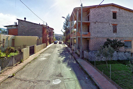 Una distrazione ai fornelli e va a fuoco la cucina