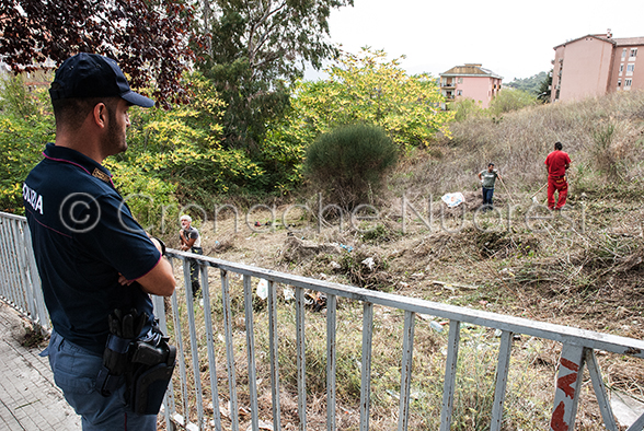 Si cerca il coltello usato dal sedicenne