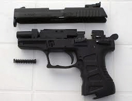 Armi illegali scoperte a casa di un settantenne: arrestato