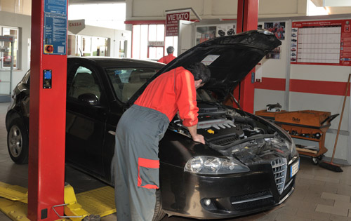 Nuoro: aiuto meccanico