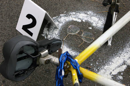 Ciclista travolto e ucciso da un'auto