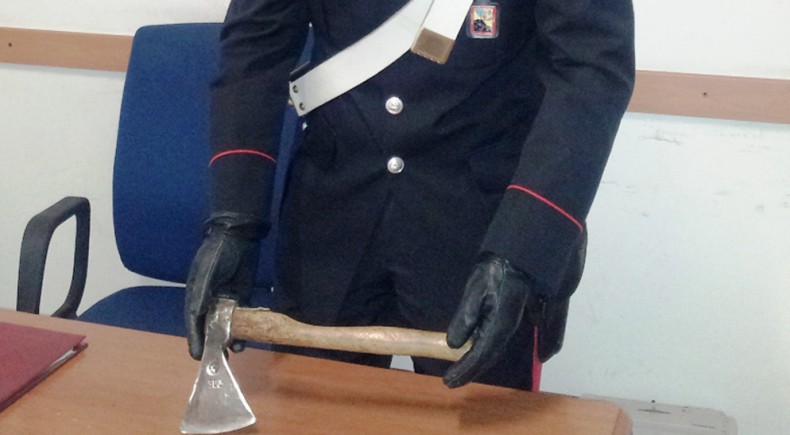 Armato di ascia rapina ex orafa