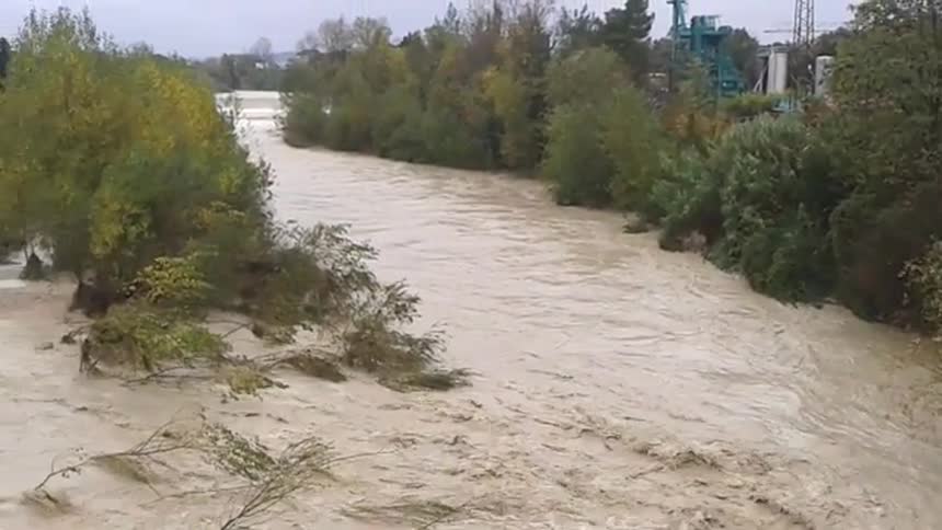 Maltempo. Esonda un torrente: 10 famiglie isolate nel Sulcis