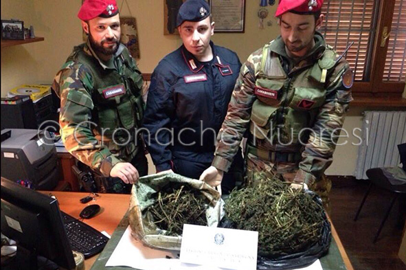 Maxi sequestro di droga: due sacchi contenenti otto kg di marijuana