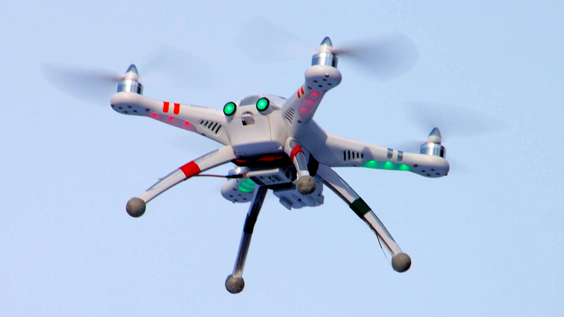 Droni in volo per sorvegliare frane pericolose