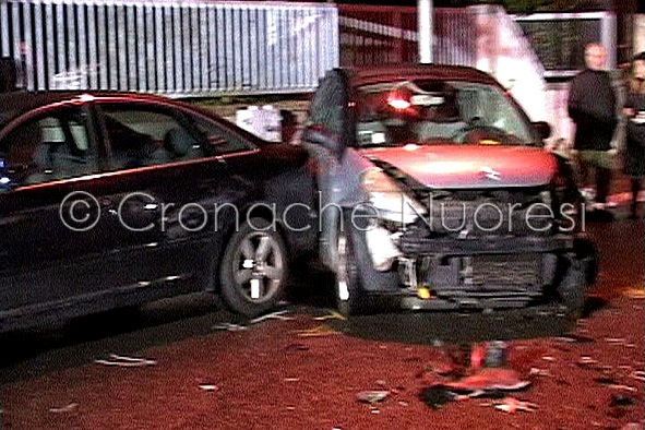 Nuoro. Scontro tra due auto: tre feriti