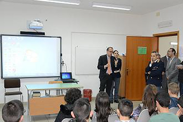 Polizia di Stato e sindaci a scuola per parlare di legalità