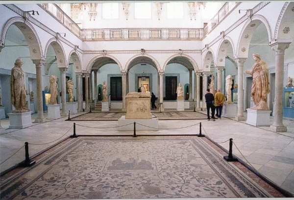 Crociera da incubo. Ostaggi al museo: almeno quattro italiani tra i ventidue morti