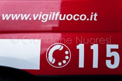 Un mezzo dei Vigili del fuoco del Comando Provinciale di Nuoro (© foto S. Novellu)