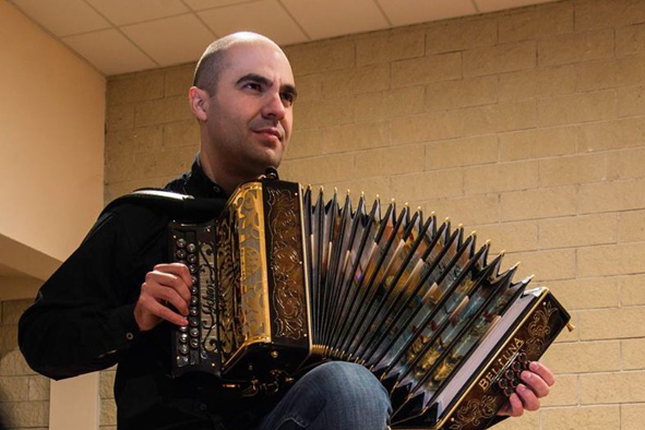 Oggi all'Eliseo l'organettista di Irgoli Lorenzo Chessa