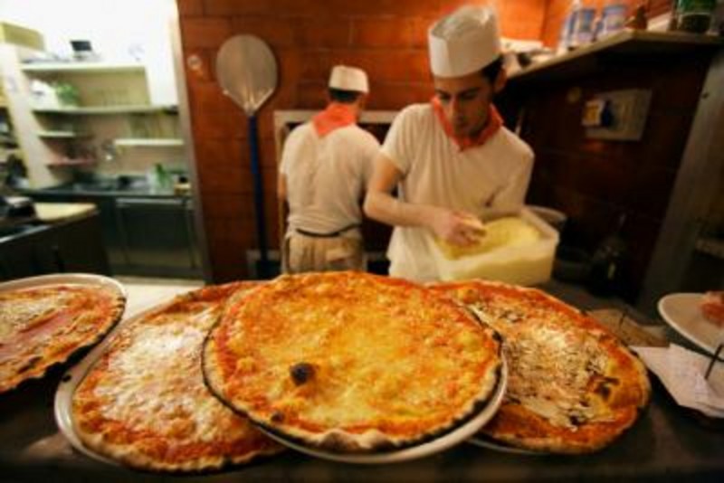 Batteva gli scontrini ma la cassa non era collegata all’Agenzia delle Entrate: pizzaiolo froda oltre 300mila euro al fisco