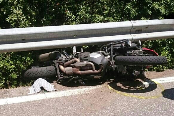 In moto finisce in una scarpata. Ancora una croce sulle strade del Nuorese