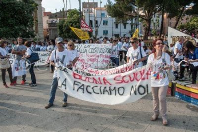Un momento della manifestazione sulla Buona Scuola a Nuoro (foto S.Novellu)