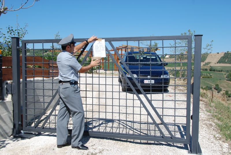 Ville, terreni, un albergo… la Guardia di Finanza sequestra beni per 4,5 milioni di euro a evasore seriale di Tortolì