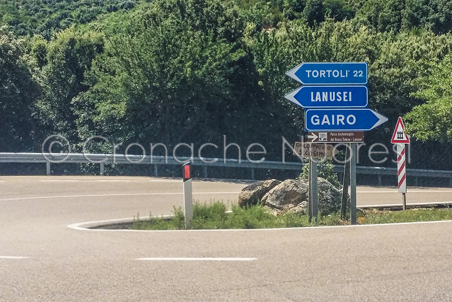 Auto si ribalta: ferita donna in dolce attesa; illeso il figlio di quattro anni