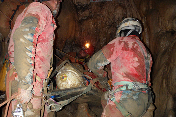 Salvo lo speleologo nuorese imprigionato in grotta da mercoledì scorso