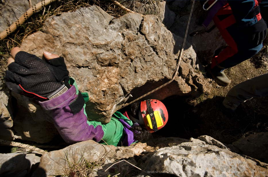 Speleogo nuorese bloccato in grotta: si utilizzerà dell'esplosivo per allargare cunicolo