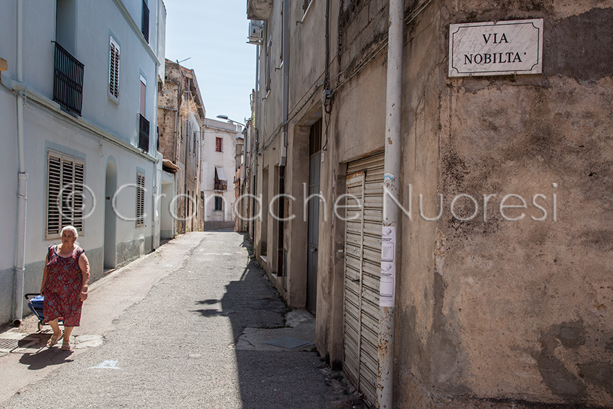 Maltrattava i genitori: disoccupato in manette per aver disatteso il divieto di avvicinasi a casa dei suoi