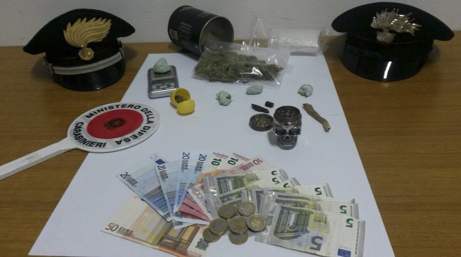 Ventiseienne di Macomer trovato con 30 grammi di marijuana: arrestato