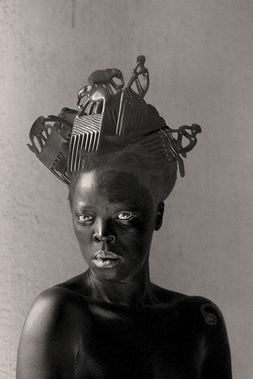 MAN: workshop di fotografia sull’autorappresentazione con Zanele Muholi e Lindeka Gloria Qampi