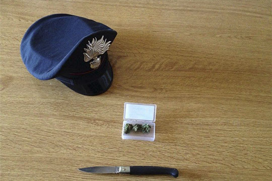 Deteneva un coltello a serramanico illegale: giovane denunciato dai Carabinieri