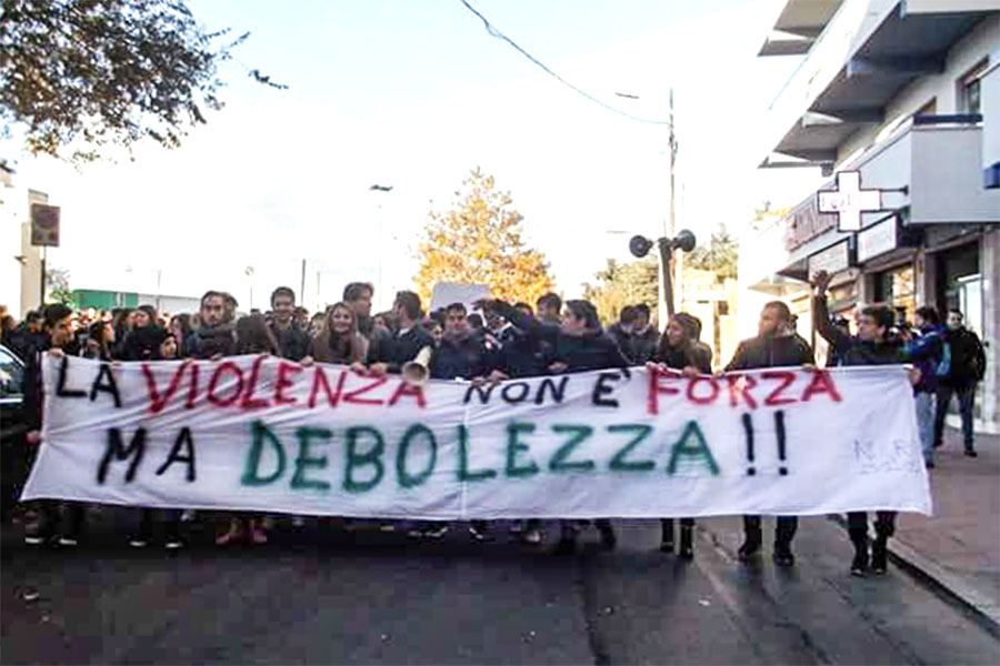 “La guerra non è forza  ma debolezza”: i ragazzi di Nuoro dicono no al terrorismo