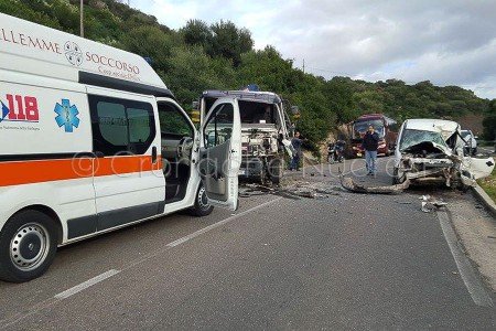 Tragedia a Orosei: pensionato muore sul colpo in un incidente frontale