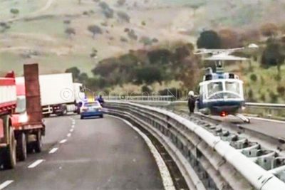L'elicottero della Polizia sul luogo dell'assalto