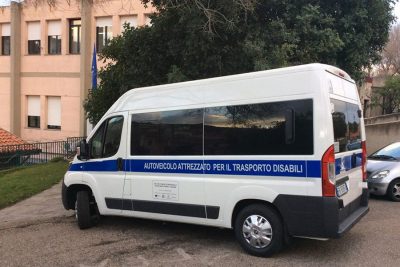 L'autobus consegnato a Scano Montiferro