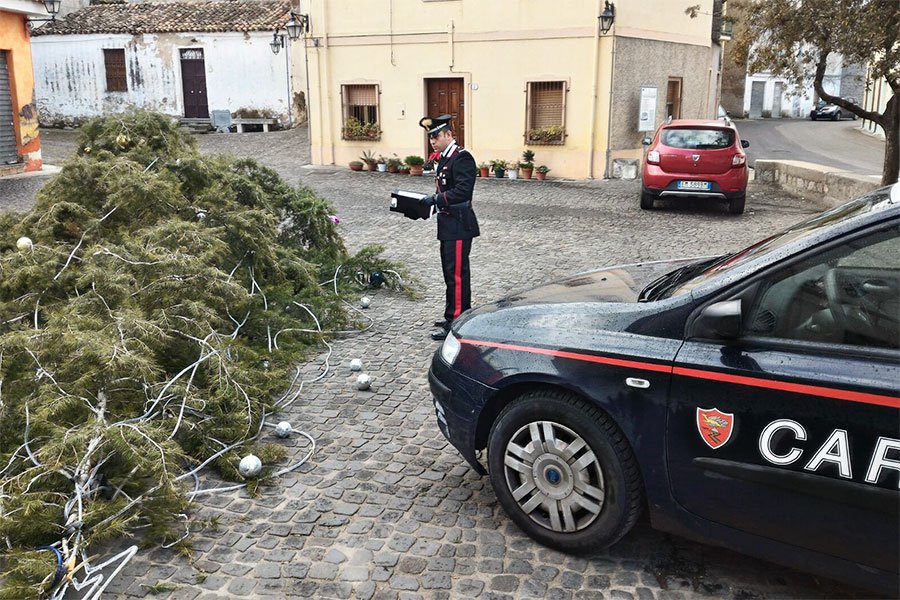 Capodanno nel Nuorese: diversi gli atti vandalici e un auto in fiamme ma nessun ferito