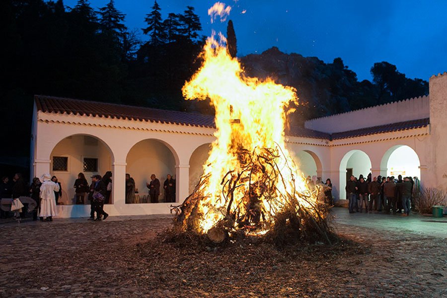 L’ISRE celebra Sant’Antonio con il fuoco tradizionale al Museo del Costume