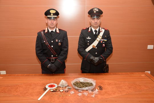 Nuoro. “Beccati” con oltre un etto di marijuana: in manette due giovani