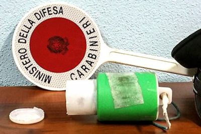 L'ordigno rudimentale sequestrato a Desulo