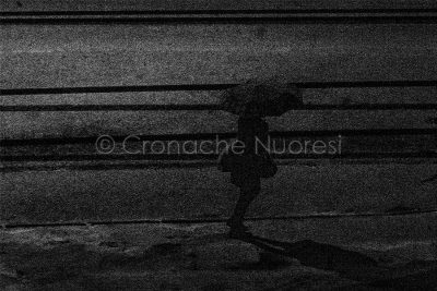 Alba sotto la neve a Nuoro (© foto S.Novellu)