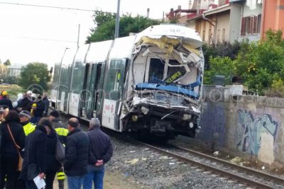 Uno dei convogli dopo l'incidente (foto A.Puxeddu)