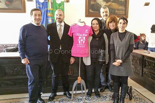 Corsa in Rosa 2016: Zola e gli sportivi nuoresi testimonial del video per dire no alla violenza sulle donne