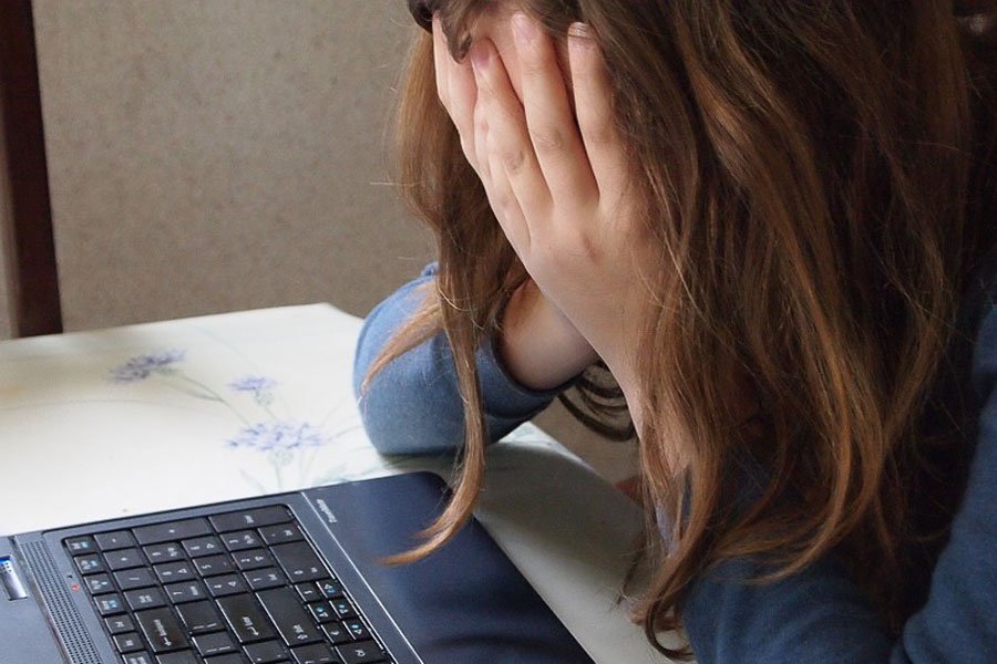 Nuoro. “Porti jella”;  dodicenne vessata per mesi da centinaia di compagni