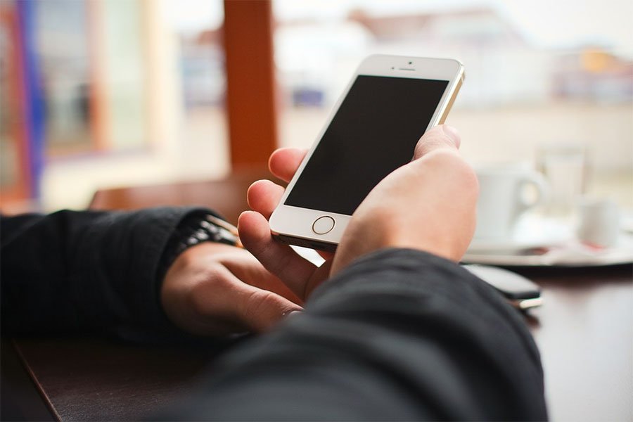 Truffa on line: intasca i soldi della vendita di un iPhone e non lo spedisce all’acquirente