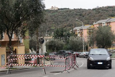 La voragine creatasi in via Mughina (foto S.Meloni)