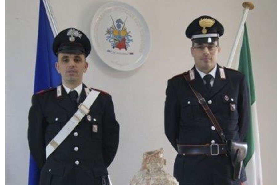 Minorenne sorpreso con una dose di marijuana mentre vendeva palme davanti alla chiesa