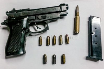 L'arma e le munizioni sequestrati dalla Polizia