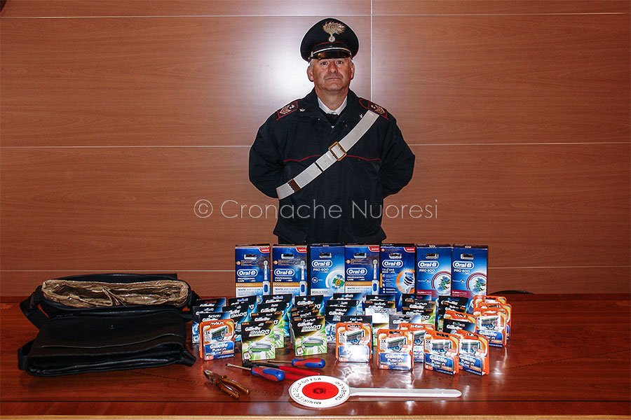 Nuoro. “Beccati” a rubare da Trony: in manette due giovani