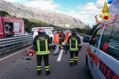 Vigili del fuoco e 118 sul luogo dell'incidente