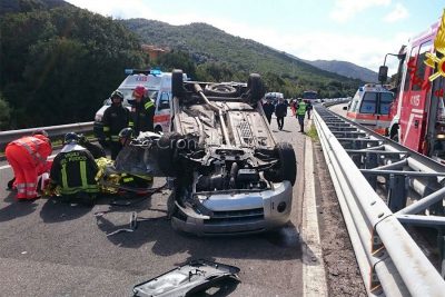 Vigili del fuoco e 118 sul luogo dell'incidente