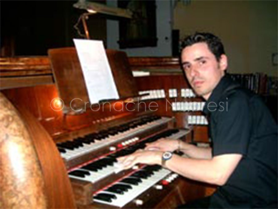 Dalla Svezia, Fabio Monni omaggia i lettori di Cronache Nuoresi sulle note di Bach