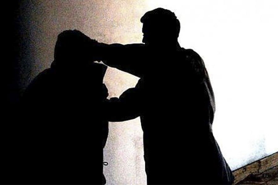 Picchiarono e rapinarono un anziano, interdetti  tre venditori di formaggio logudoresi